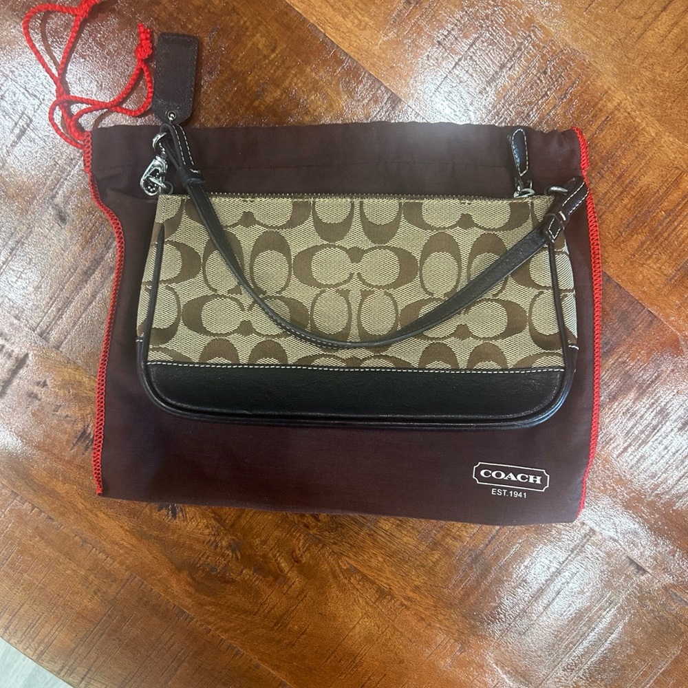 I’m selling this mini coach because I haven’t used it for a long time!